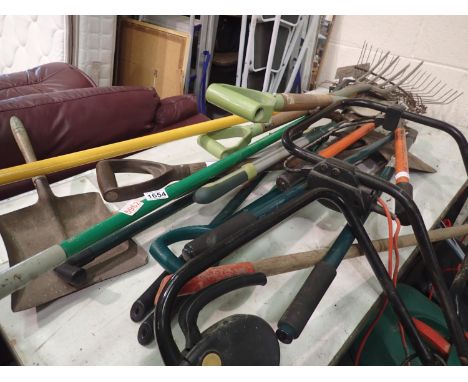 Collection of hand gardening tools. Not available for in-house P&amp;P 