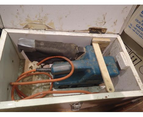 Boxed Black &amp; Decker woodworking belt sander. All electrical items in this lot have been PAT tested for safety and have p