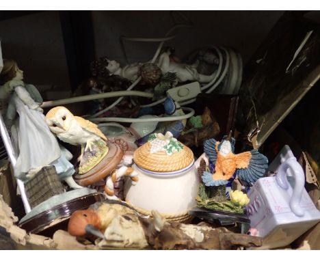 Quantity of mixed ceramics including ceramic birds. All electrical items in this lot have been PAT tested for safety and have
