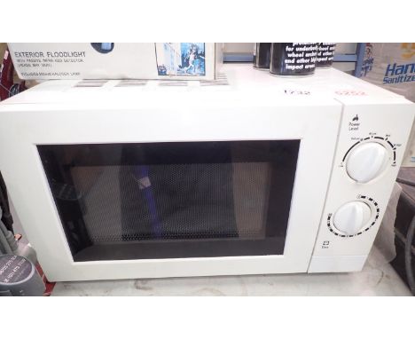 White 700w kitchen microwave in working order. All electrical items in this lot have been PAT tested for safety and have pass