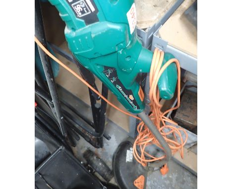 Black &amp; Decker electric garden strimmer. All electrical items in this lot have been PAT tested for safety and have passed