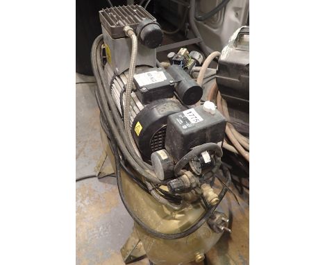 Durr-Technik 0.55KN compressor, 25 litres. All electrical items in this lot have been PAT tested for safety and have passed. 