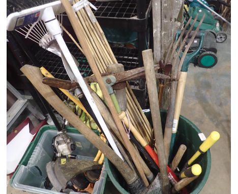 Mixed garden tools, bin not included. Not available for in-house P&amp;P 