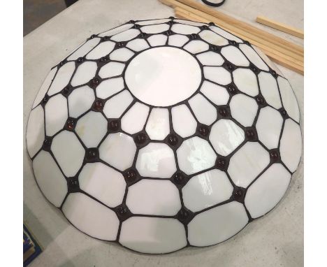 Tiffany style glass ceiling light shade, D: 35 cm. No visible damage/repair. Not available for in-house P&amp;P 