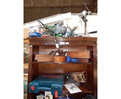 Smoothing planes, sharpening block, Bosch hammer drill (cased), saws, chisels, grinders, sander and a drill press, (qty).