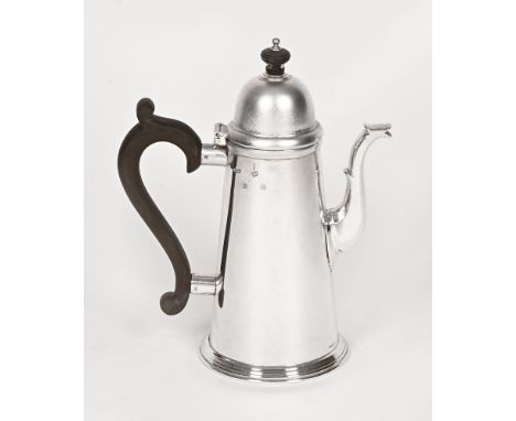 A Queen Anne style silver coffeepot, Sheffield 1989 maker Laurence R Watson.  778 grams gross, height 26 cm (see illustration