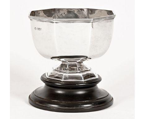 An Edwardian silver octagonal bowl, London 1903 maker William Hutton & Sons Ltd.  Width 15.5 cm, height 11.5 cm, 389 grams (s