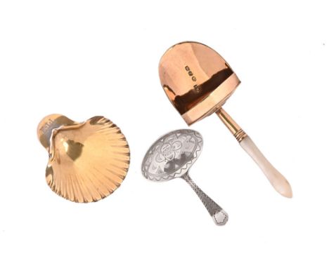 A Victorian silver gilt scallop shell caddy spoon, London 1869, maker Chawner & Co (George William Adams), a silver gilt cadd