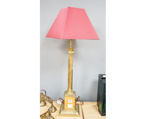 A brass Corinthian column table lamp with shade 83cm incl shade