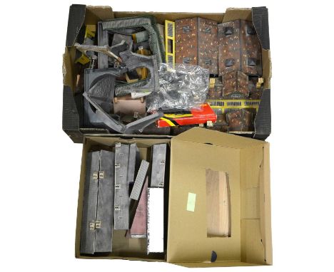 Hornby OO gauge model railway trackside buildings, including low relief, work sheds, tunnel entrances, and othersQty: 1 box