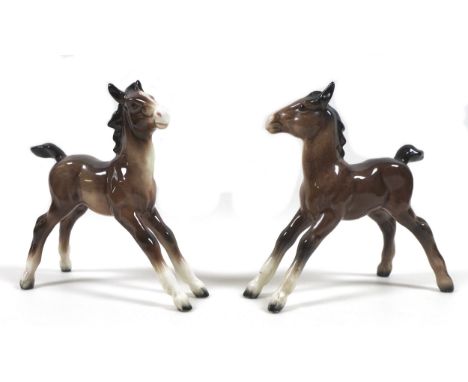 Two Beswick foals, (Large, stretched), First Version, model 836, heads slightly to the right, brown - gloss, 12.7cm high, bot