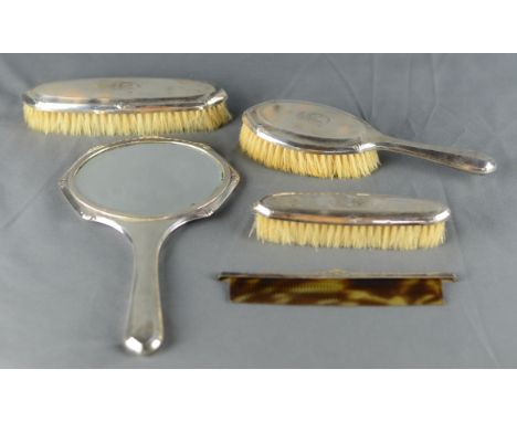 Frisier-Set, 5-teilig, in Originalschatulle, Deutschland, Silber 800, verziert mit Monogramm „RH“, Originalkamm nicht mehr vo