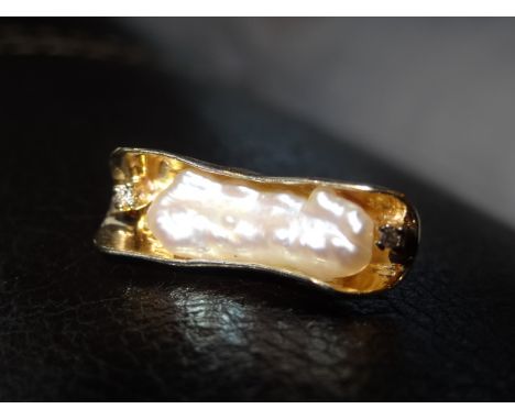 14K yellow gold Mother of pearl 1 diamond