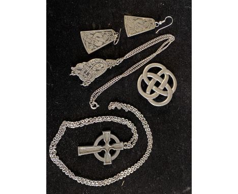 A selection of vintage pewter Celtic themed jewellery 