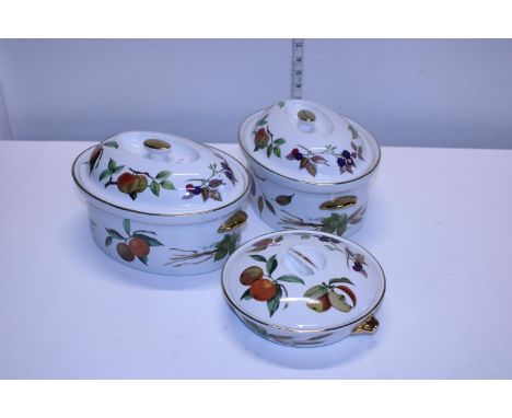 Three pieces of Royal Worcester Evesham ware 