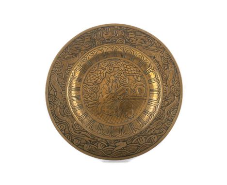 CHINESE BRASS CHARGER, 20TH CENTURY of shaped circular form, the centre depicting Shou Lao, surrounded by a continuous border