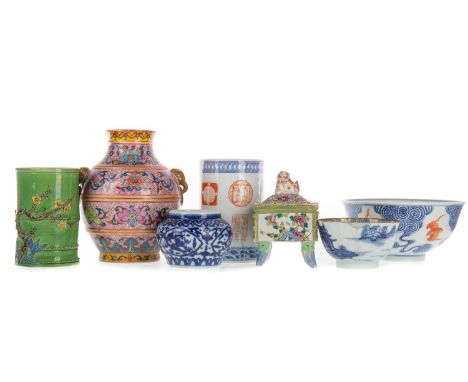 GROUP OF CHINESE PORCELAIN, VARIOUS PERIODS comprising a Foo Bat decorated bowl, a Famille Rose twin handled lion mask vase, 