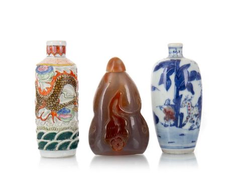 THREE CHINESE SNUFF BOTTLES, LATE 19TH/EARLY 20TH CENTURY the cylindrical ceramic example decorated with entwined dragon in l