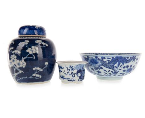 19TH CENTURY CHINESE BLUE AND WHITE BOWL, AND A SMALL CHINESE PLANTER AND GINGER JAR the bowl decorated with five clawed drag