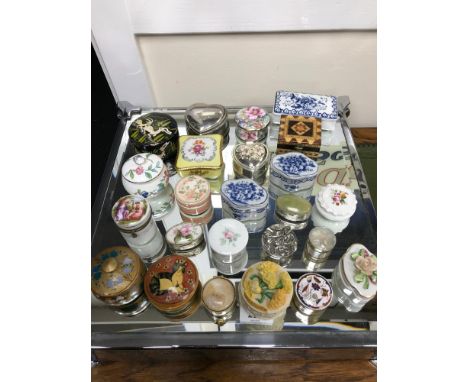 Selection of 23 trinket &amp; pill boxes 