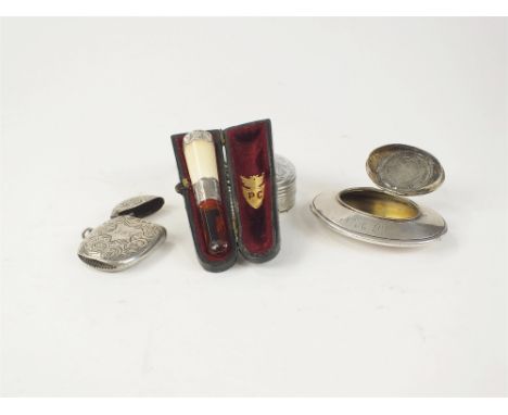 A Victorian silver snuff box of oval form, Birmingham 1900, together with a further silver snuff box, the cover with coin ins