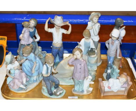 TRAY WITH VARIOUS LLADRO &amp; NAO FIGURINE ORNAMENTS     