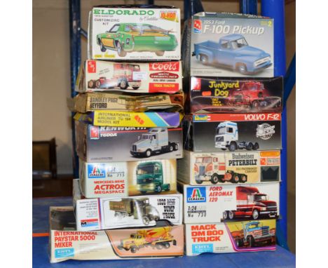 14 VARIOUS VINTAGE BOXED MODEL KITS, MONOGRAM, AMT, REVELL ETC
