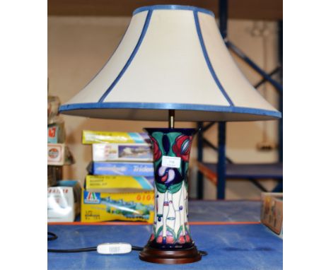 11" MODERN MOORCROFT POTTERY TABLE LAMP WITH ORIGINAL SHADE