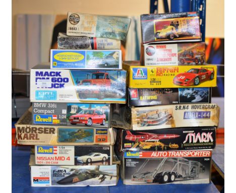 15 VARIOUS VINTAGE BOXED MODEL KITS, REVELL, MONOGRAM, AIRFIX ETC