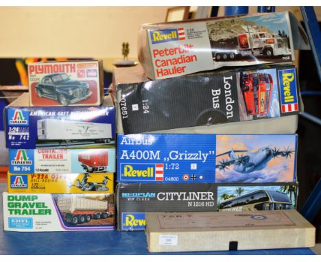 10 VARIOUS VINTAGE BOXED MODEL KITS, ITALERI, REVELL ETC