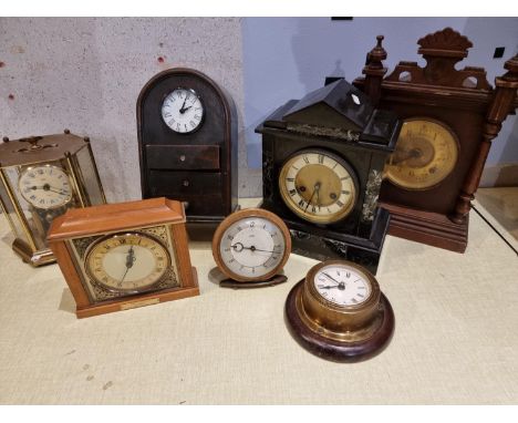 A collection of clocks, to include a circular wall clock and a black slate mantle clock (2) 