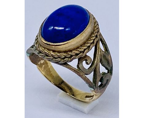 A 9ct gold ring set with lapis lazuli, size Q 1/2