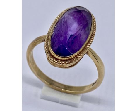 A 9ct gold ring set with an amethyst