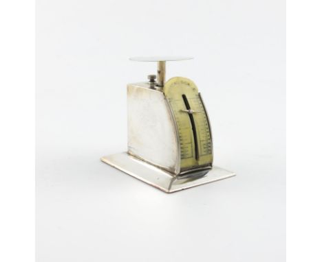 A set of silver postage scales, by William Hutton and Sons, Birmingham 1922, rectangular base, height 8cm.