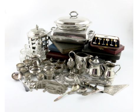 A mixed lot, comprising silver items: a sparrow-beak jug, a pair of Victorian salt cellars, five napkin rings, five salt cell