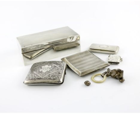 A mixed lot of silver items, comprising: a Victorian snuff box, by David Pettifer, Birmingham 1848, rectangular form, engine-