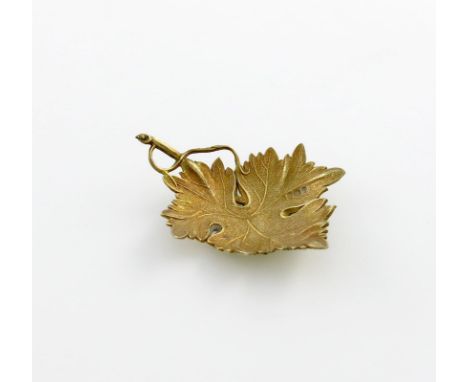 A George IV silver-gilt vine leaf tea caddy spoon, by William Elliott, London 1826, with textured decoration, vine handle, le