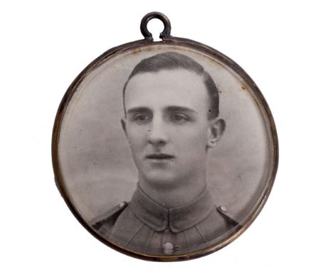 GREAT WAR AVIATION - MANFRED ALBRECHT FREIHERR VON RICHTHOFEN (1892-1918). A 'SWEETHEART' CIRCULAR LOCKET  bearing a black an