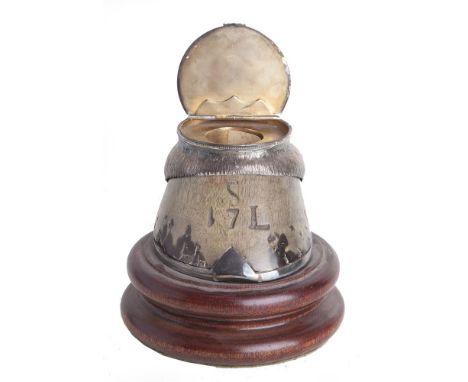 19TH CENTURY - CRIMEA - AN HISTORIC 17TH LANCERS BRANDED HORSE'S HOOF INKWELL  made from the shoed hoof of a horse that took 