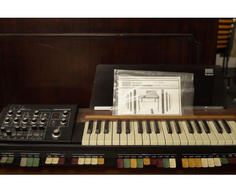 A Roland SH-1000 synthesizer, with original instruction manual.