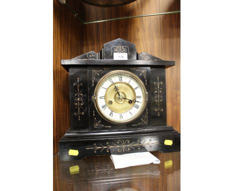 A VINTAGE MANTLE CLOCK 