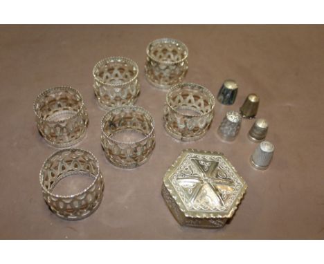 A BAG CONTAINING SILVER THIMBLES, A SET OF SIX NAPKIN RINGS AND A SNUFF BOX