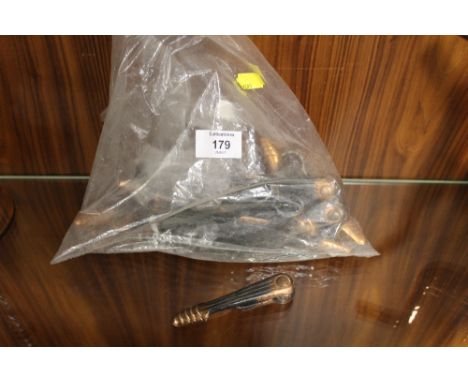 A QUANTITY OF CARPET STAIR CLIPS