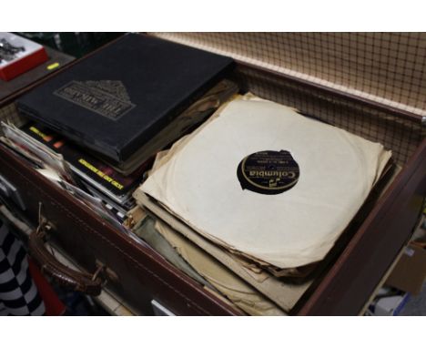 A VINTAGE SUITCASE CONTAINING LP RECORDS, 7" SINGLES, 78'S