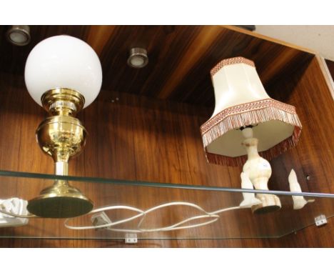 AN OIL LAMP STYLE ELECTRIC LAMP, ONYX LAMP AND PAIR OF OIL PAINTINGS ETC
