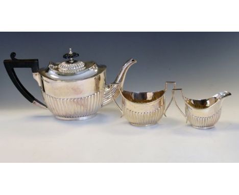 Edward VII silver three piece tea service of oval design with reeded lower body, Sheffield 1904 and 1905 (teapot), 18.1toz gr