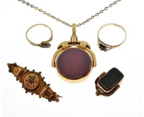 18ct gold circular swivel fob seal set bloodstone panel on fine chain, together with two dress rings, one other swivel fob se