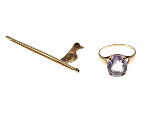 Bar brooch set enamel decorated penguin stamped 15ct, together with a 9ct gold dress ring set amethyst coloured stone, size P