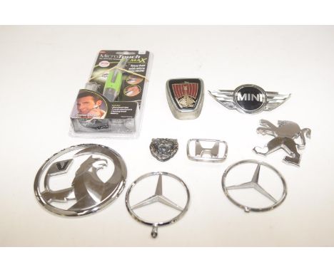 A selection of car badgesTo include Mercedes, Vauxhall etc, together with a Microtouch Max trimmer (9) 