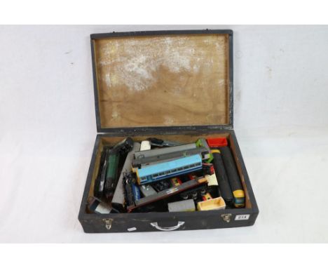 Collection of OO guage model railway to include 5 x engines and 20 items of rolling stock including Hornby, Lima, Wrenn etc, 